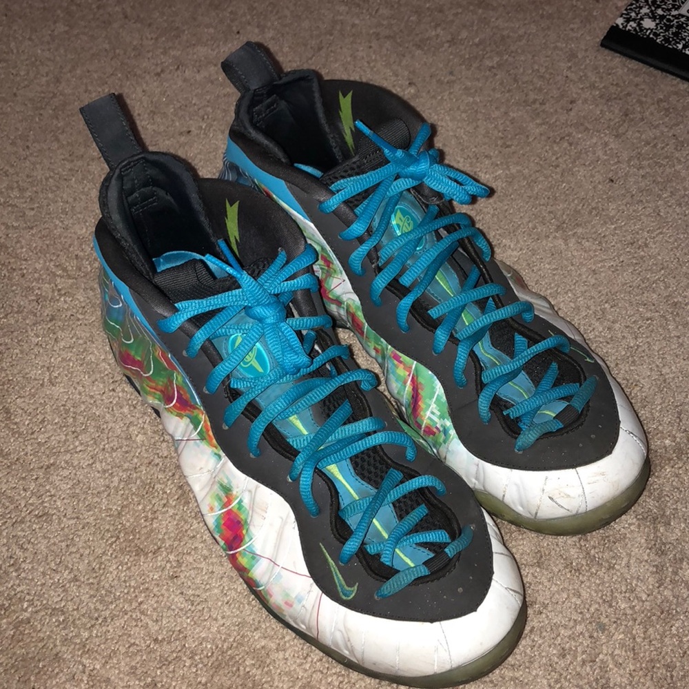 Weatherman Foamposite with t-shirt